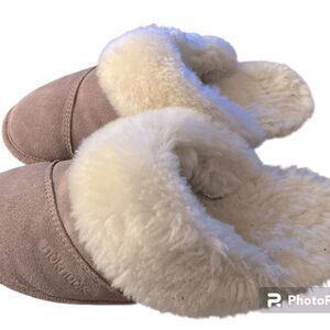 Nuknuuk Joy Slipper - Worn a handful of times, great condition. Size 9 women’s.